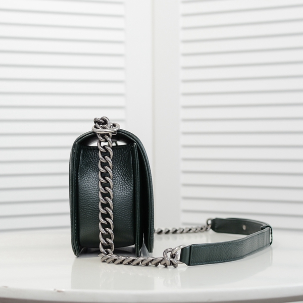 シャネルバッグ背面デザイン